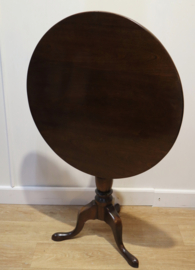 Antieke Engelse tilttoptafel