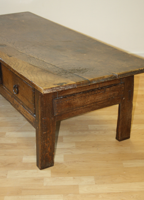 Archeoloog Kader Graf Antieke Spaanse tafel Antique Spanisch table Gils Antie