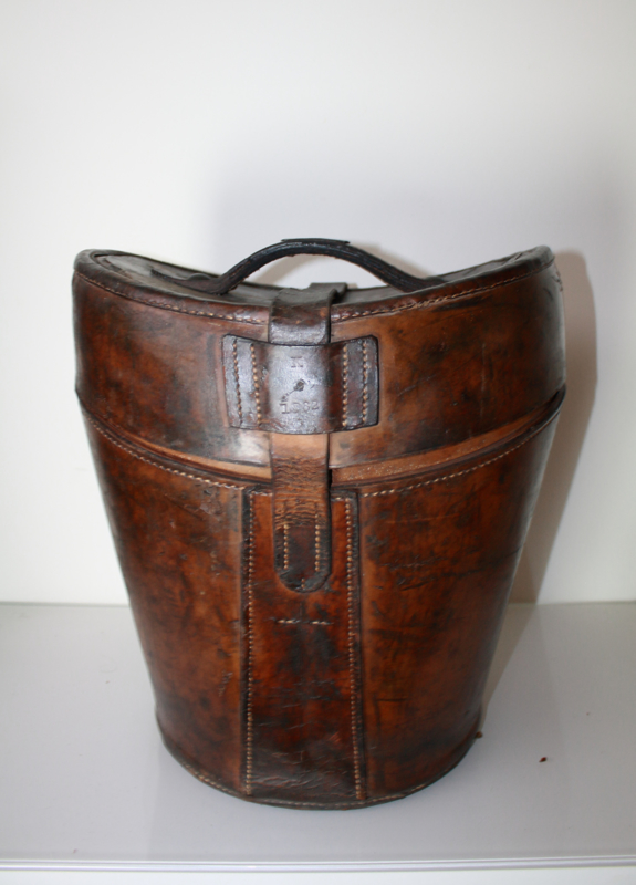 Emigreren Belangrijk nieuws Zachte voeten Antieke lederen hoedendoos antique leather hat box
