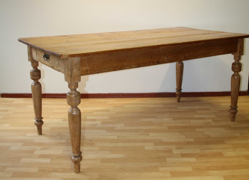 commando Op grote schaal Bont Antieke grenen tafel | Tafels en bureau's | Van Gils Antiek
