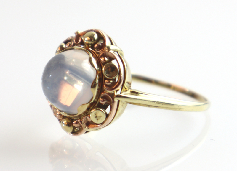 pint Groot kolf Vintage gouden ring met grote cabochon geslepen maansteen. | Sieraden | Van  Gils Antiek
