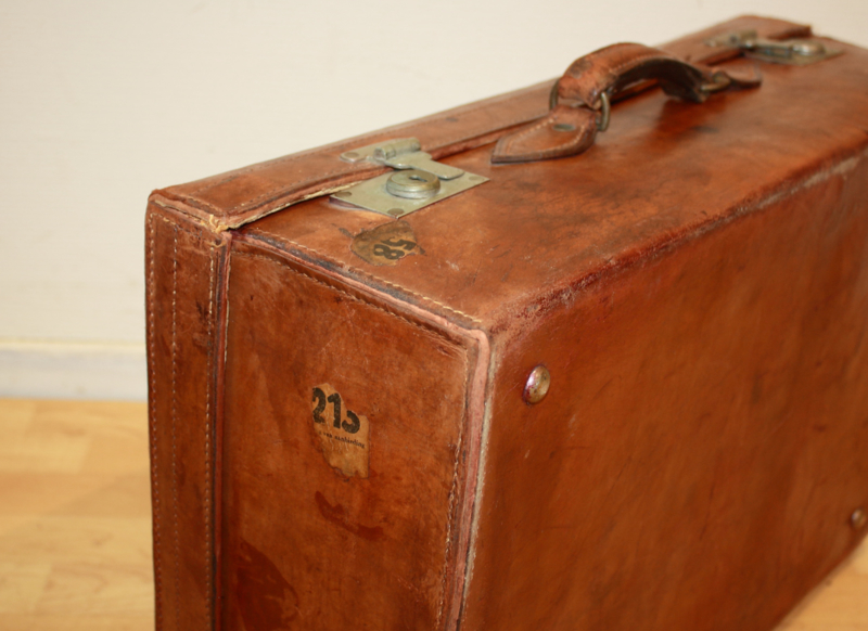 Oude lederen reiskoffer antique leather suitcase