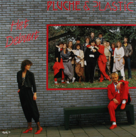 Pluche & Plastic – Het Debuut