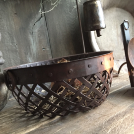 Iron Basket 31cm drsn.