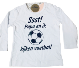 Papa en ik kijken voetbal