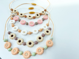 Ketting Daisies - zalmroze