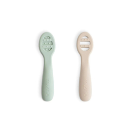 MUSHIE | Sensorische babylepel 2 st - cambridge blue & shifting sand