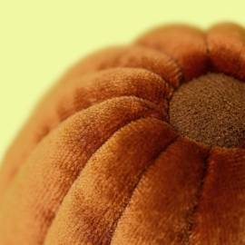 JELLYCAT | Amuseables knuffelgebakje carole canelé - 11 x 9 x 8 cm