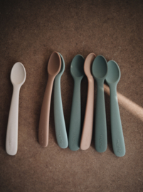 MUSHIE | Siliconen Lepels Groen & Beige - Silicone Feeding Spoons Cambridge Blue & Shifting sand