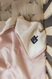 MIES & CO BABYLIFESTYLE | Ledikant deken soft teddy Adorable Dots Sweet Pink -110 x 140 cm