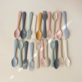 MUSHIE | Vork & Lepel Poeder Blauw - Fork and Spoon Set Powder Blue