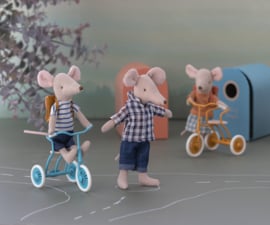 MAILEG | Muis grote broer met gele rugzak - Tricycle mouse big brother with bag