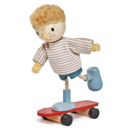 TENDER LEAF TOYS | Poppenhuis popje Edward Goodwood & skateboard