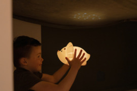 ATELIER PIERRE JUNIOR | Nachtlamp projector Juliette Dino - Zand