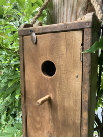 Houten nestkastje, steenmal
