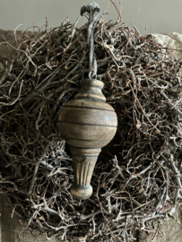 Houten toefhanger, 1