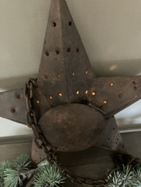 Oud metalen ster, M