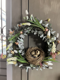 Voorjaarskrans met kunstbloemen