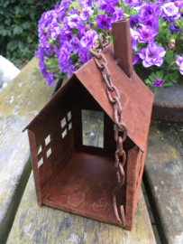 Roest metalen huisje