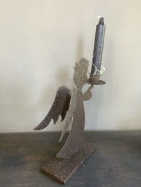 Metalen kandelaar, engel