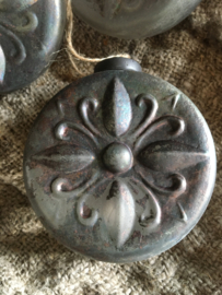 Kerstornament van dik glas