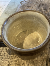 Bruine kom met handvat