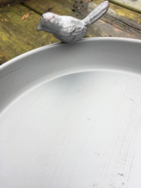 Metalen vogelbadje