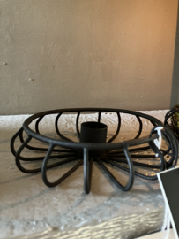 Zwart metalen kandelaar, open