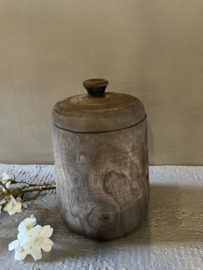Houten pot met deksel.