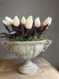 Metalen pot met kunst tulpen
