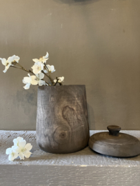 Houten pot met deksel.