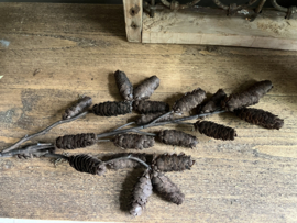 Kunsttak dennenappel, kegel 82cm.