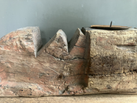 Robuuste ornament kandelaar.