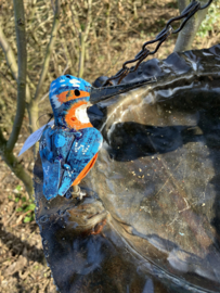 Metalen waterbadje met ijsvogeltjes