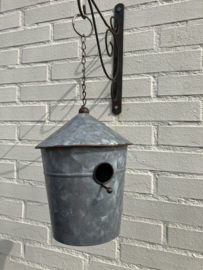 Zinken vogelhuisje