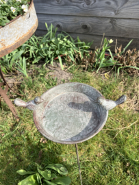 Metalen steker met voerbakje