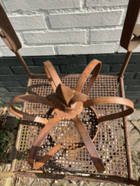 Roest metalen kroontje