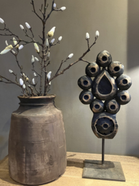 Massief ornament, metalen voet (3).