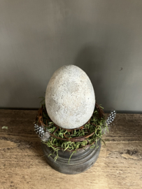 Houten kaarsenhouder met ei