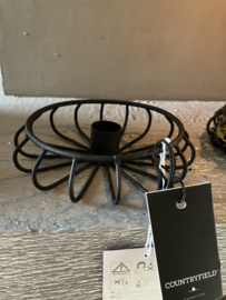 Zwart metalen kandelaar, open