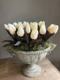 Metalen pot met kunst tulpen