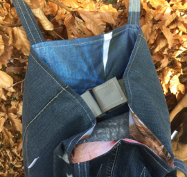 Groooote tas met speciale bovensluiting, 51x49cm, upcycling spijkerbroek.