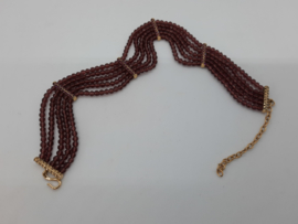 Monet collar, vijf rijen donkerrode glaskralen