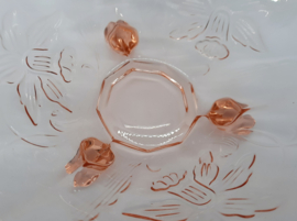Vintage roze persglas schaaltje op pootjes