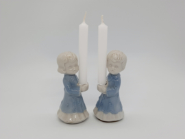 Twee blauwe vintage engeltjes of koorzangertjes van porselein