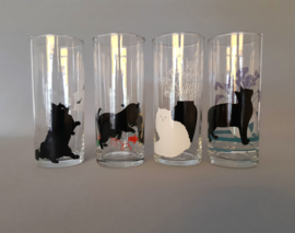 Vier vintage glazen met decoratie katten