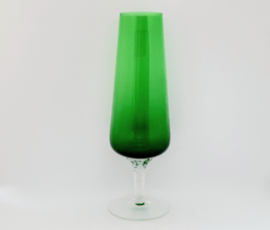 Vintage groene glazen vaas op voet
