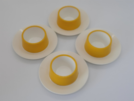 Vier retro wit met gele eierdopjes Emsa