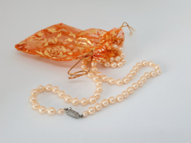 Vintage parelketting, ivoorkleurig, geknoopt
