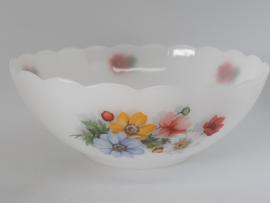 Twee vintage schalen van Arcopal, decor Anemones